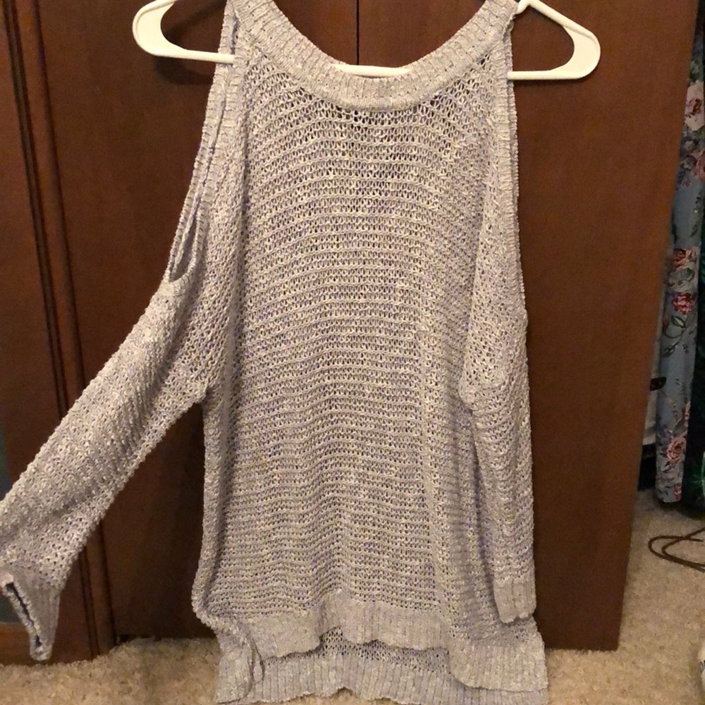 3/4 sleeve top with shoulder peep holes